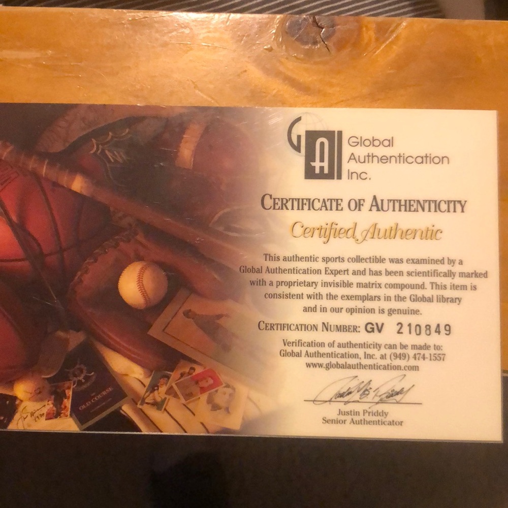 Signed baseball - Picture 3 of 3